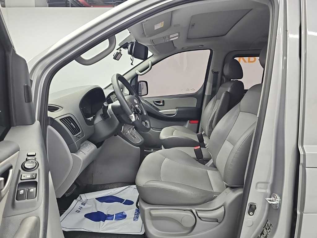 Hyundai Starex — photo 11