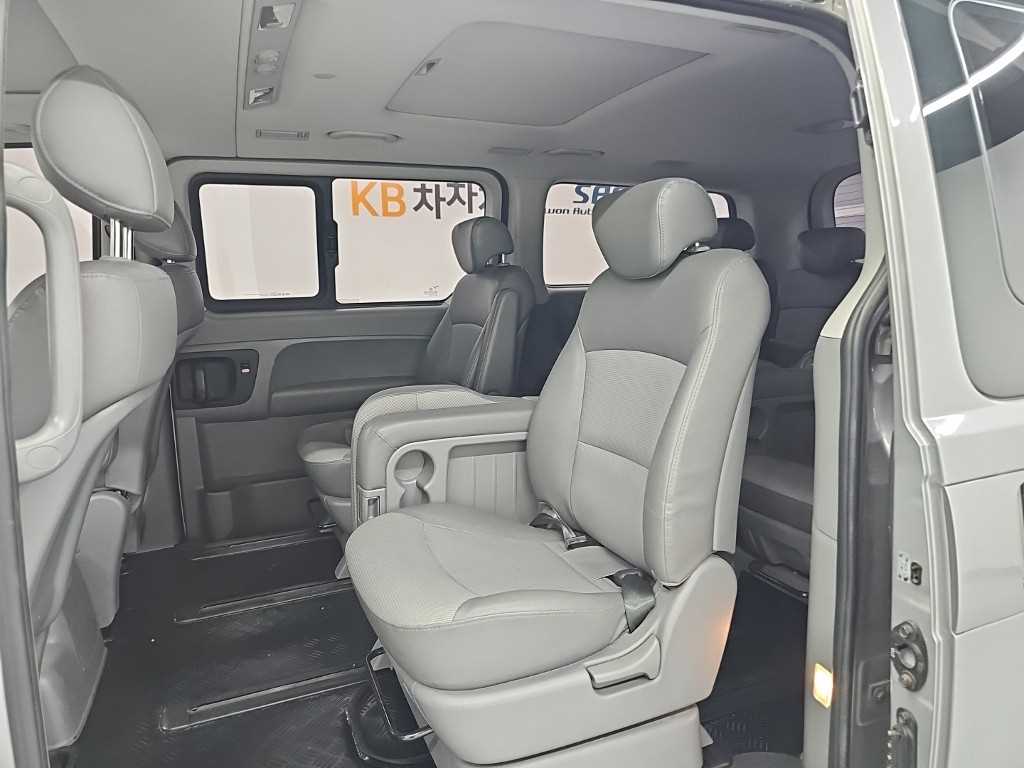 Hyundai Starex — photo 12