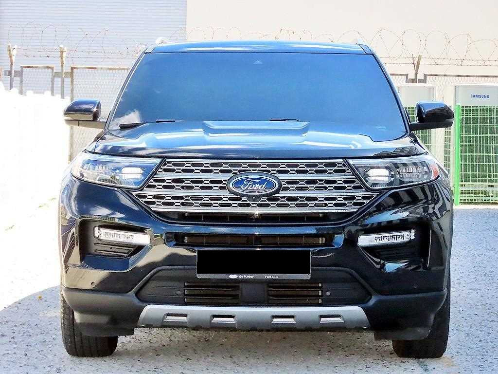 Ford Explorer — photo 02