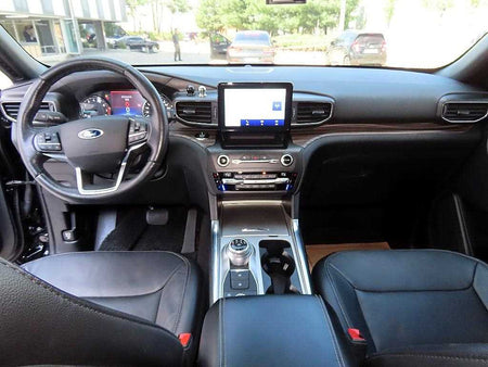 Ford Explorer — photo 07