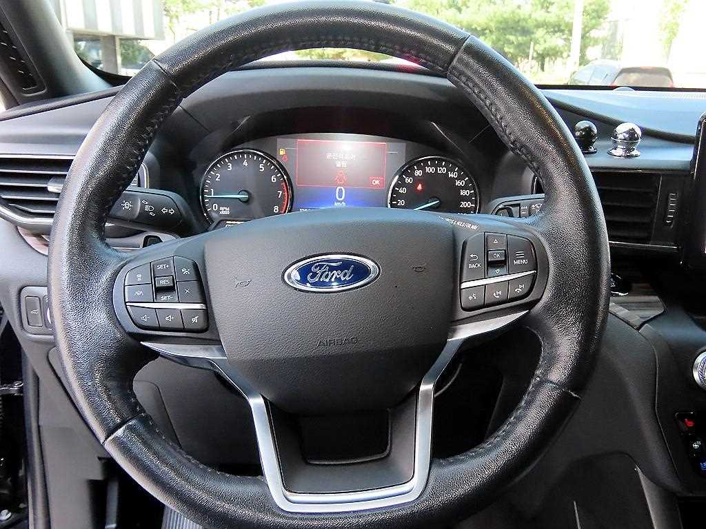 Ford Explorer — photo 08