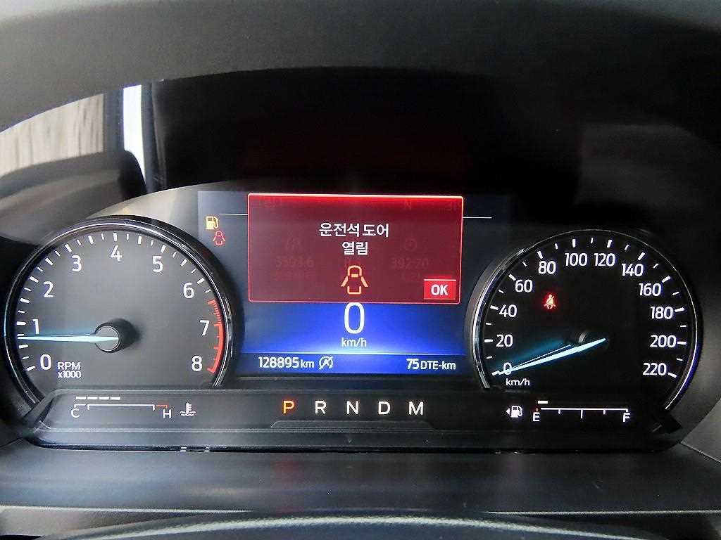 Ford Explorer — photo 09