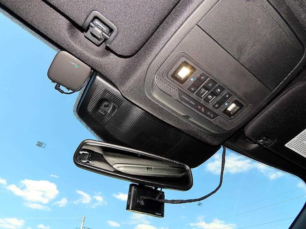 Ford Explorer — photo 14
