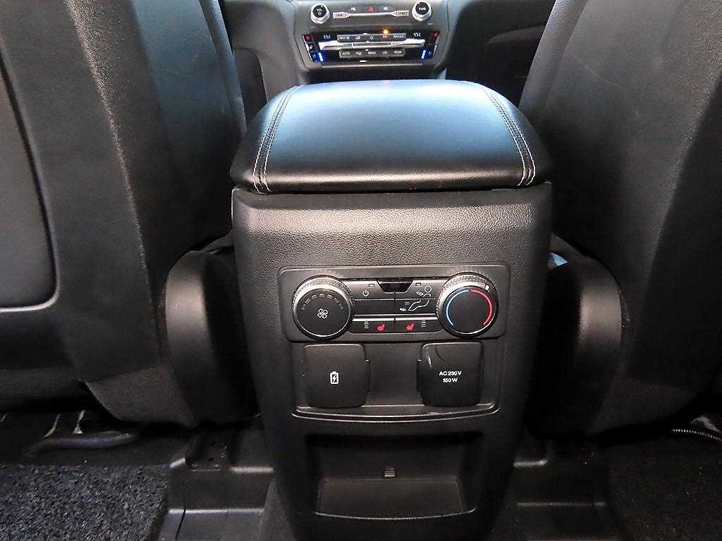 Ford Explorer — photo 15