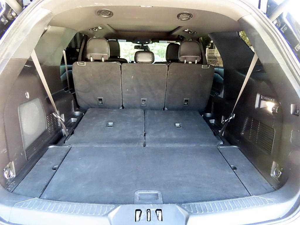 Ford Explorer — photo 18