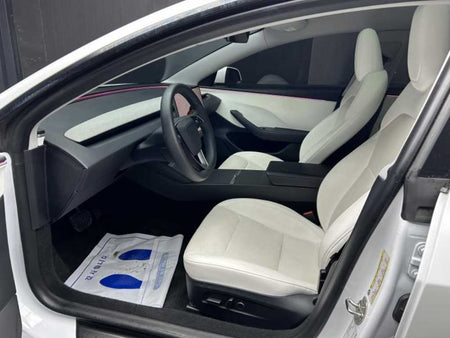 Tesla Model 3 — photo 05