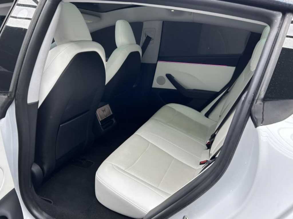 Tesla Model 3 — photo 06