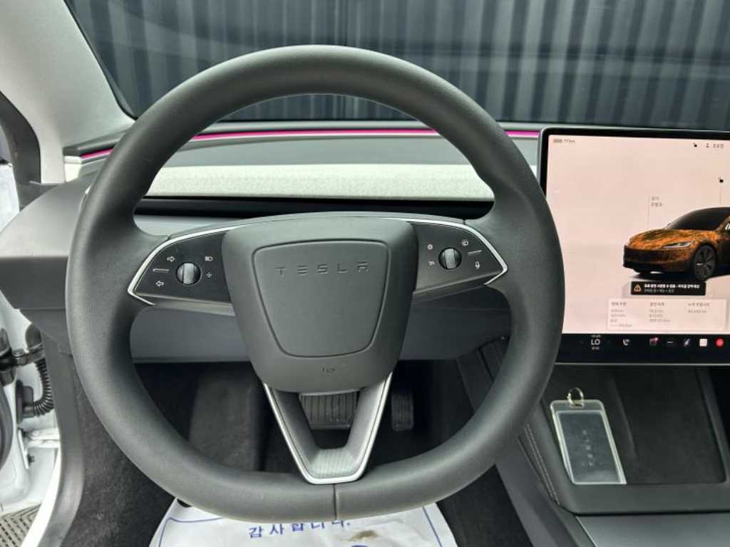 Tesla Model 3 — photo 08
