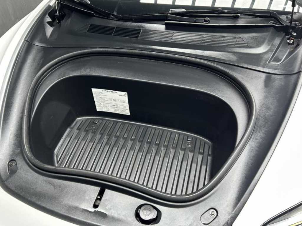 Tesla Model 3 — photo 19