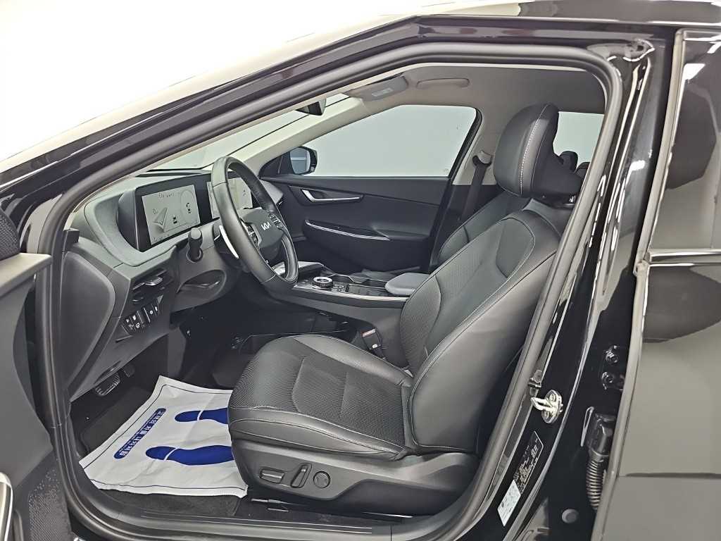 Kia EV6 — photo 11