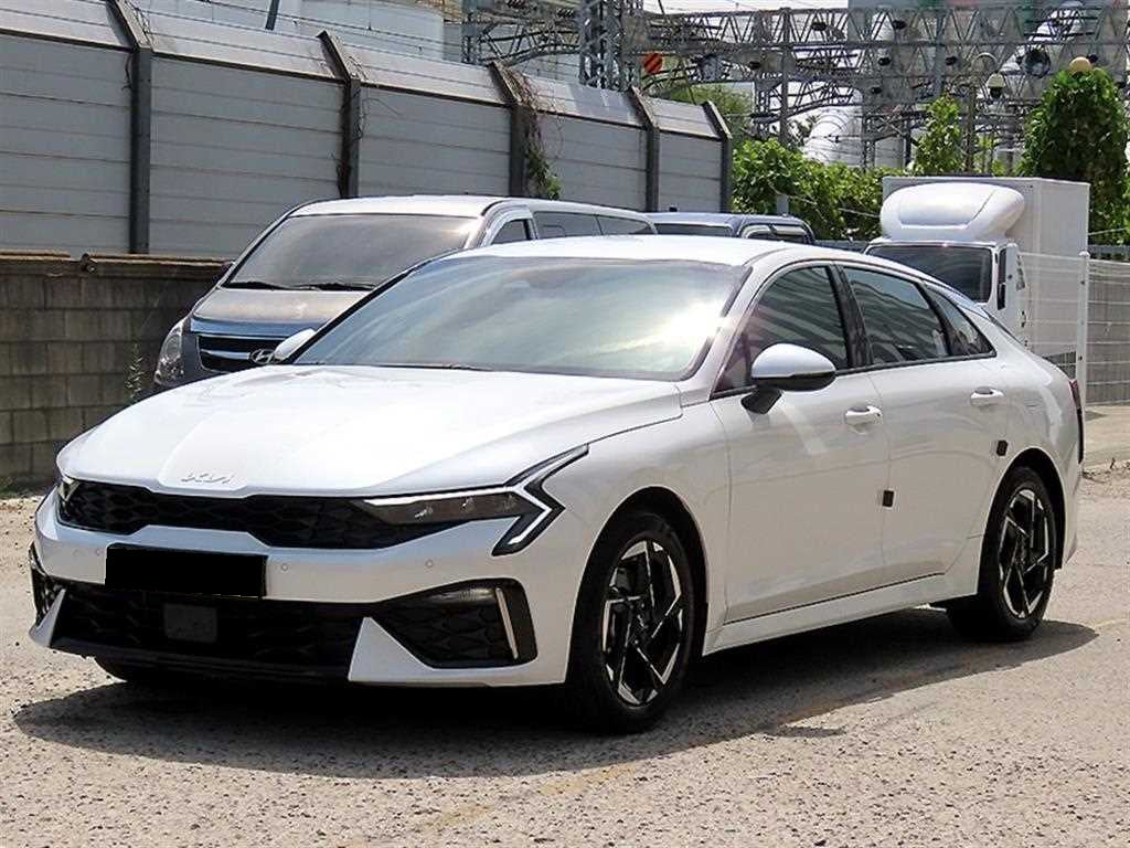 Kia K5 — photo 01