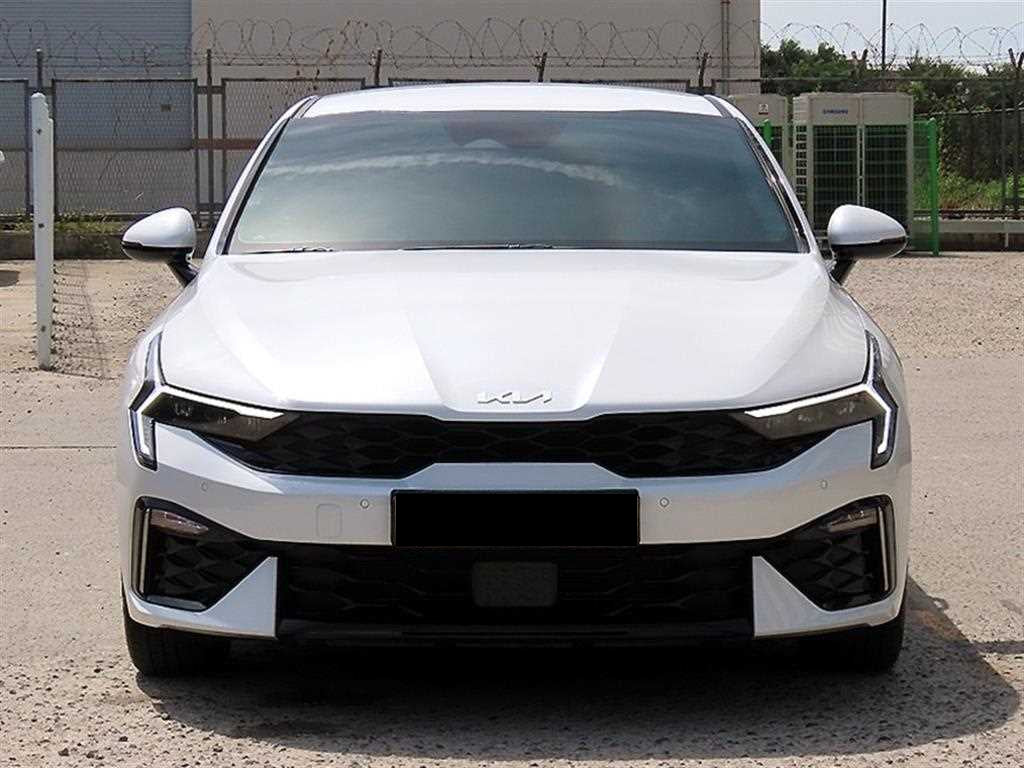 Kia K5 — photo 02