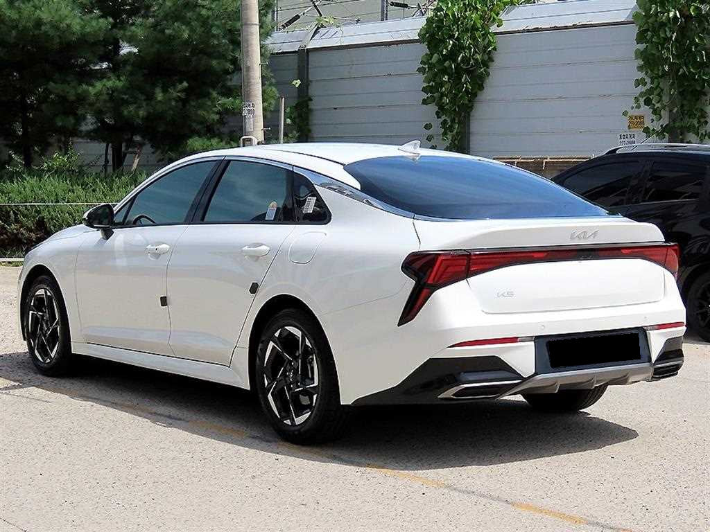 Kia K5 — photo 03