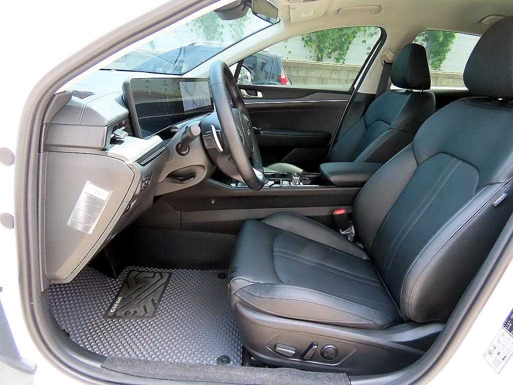 Kia K5 — photo 05