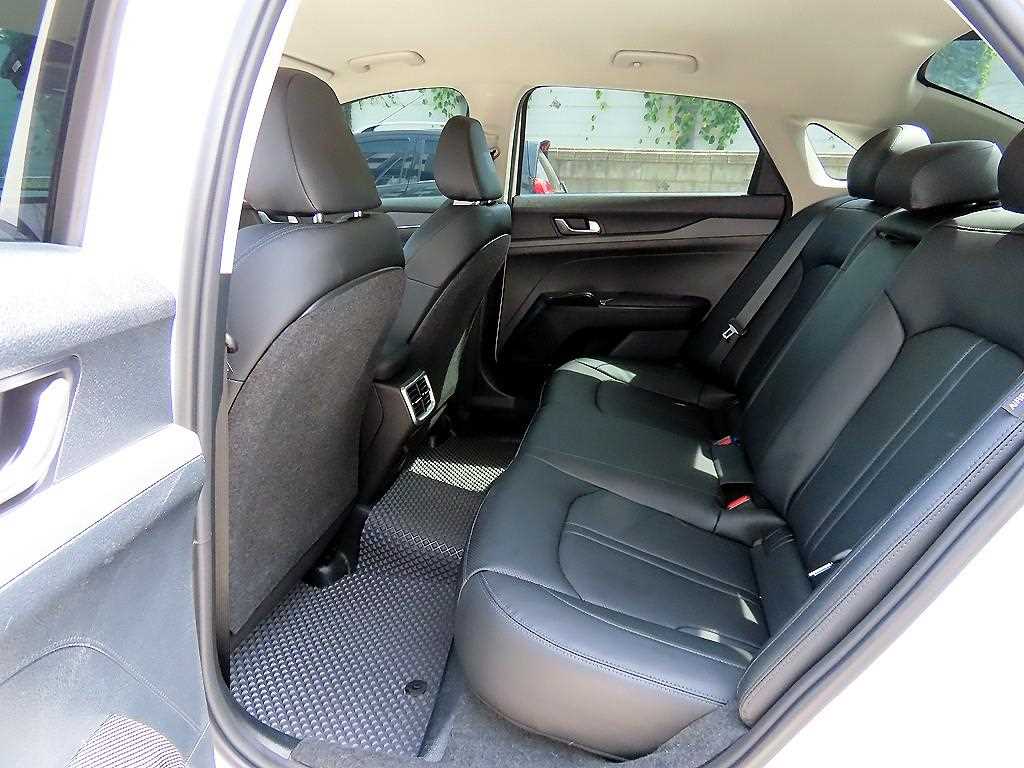 Kia K5 — photo 06