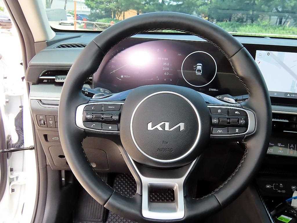 Kia K5 — photo 08