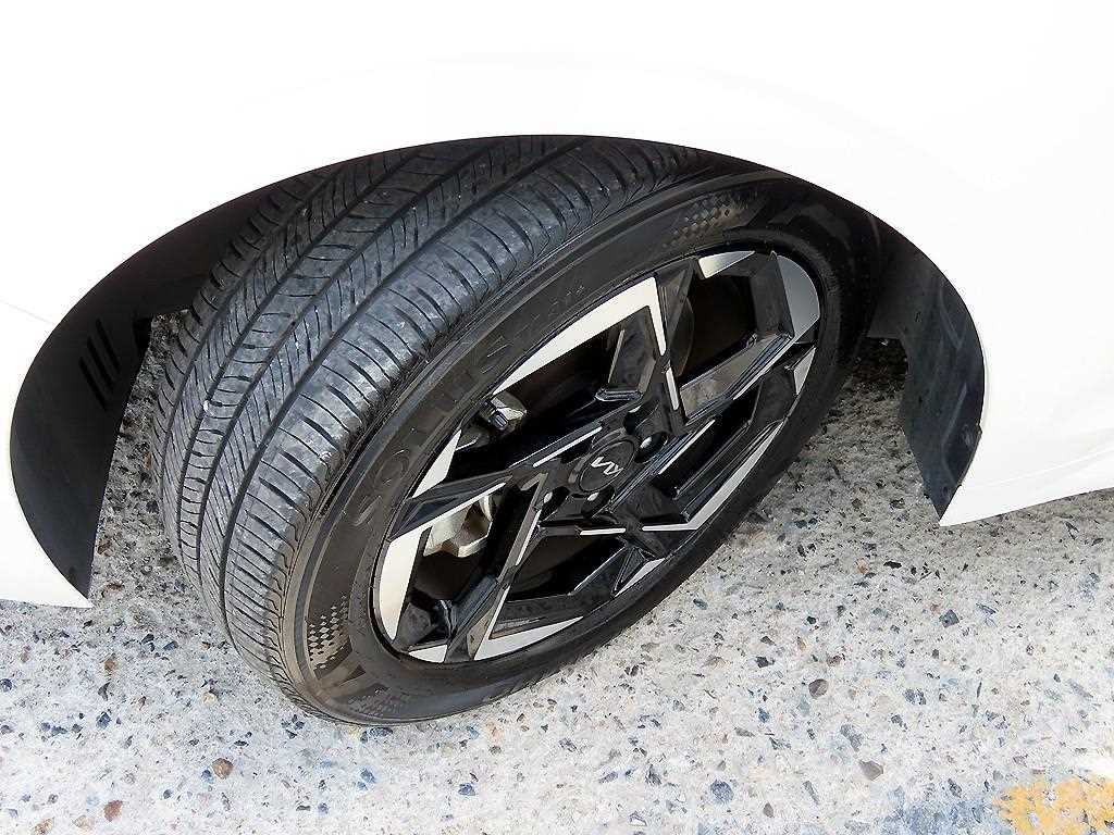Kia K5 — photo 20