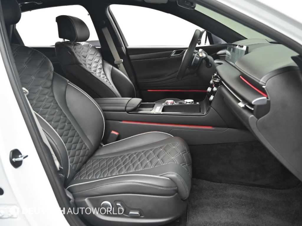 Genesis G80 — photo 10
