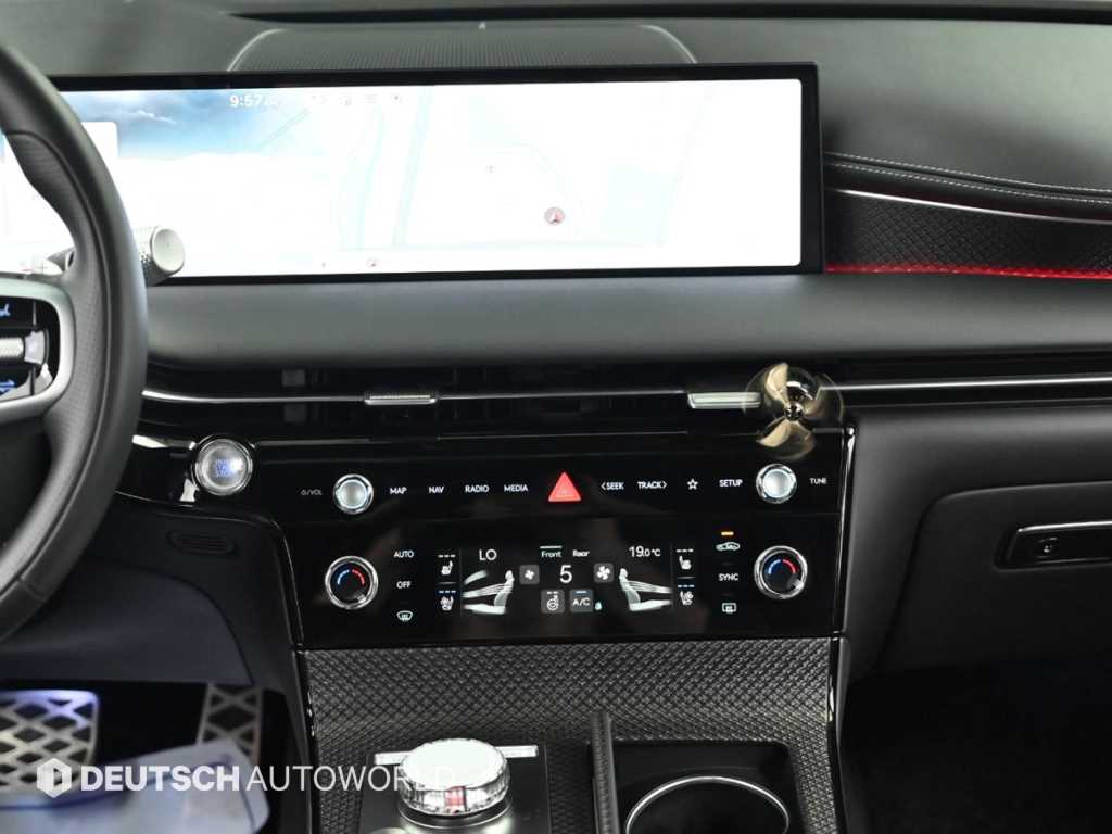 Genesis G80 — photo 14