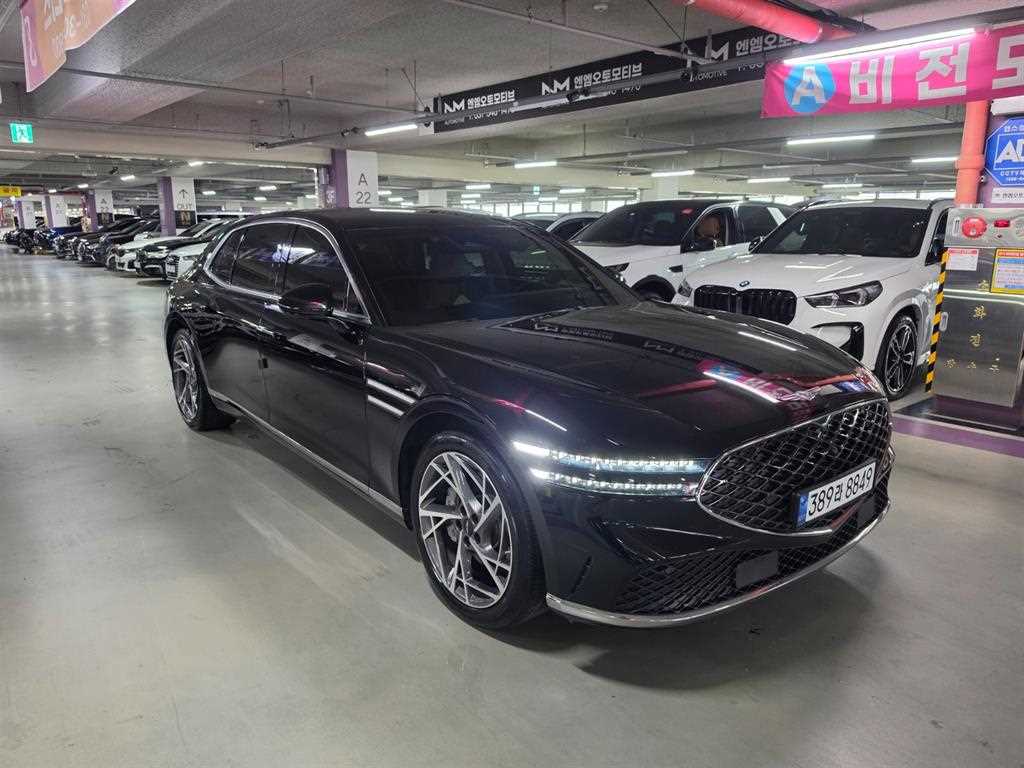 Genesis G90 — photo 01