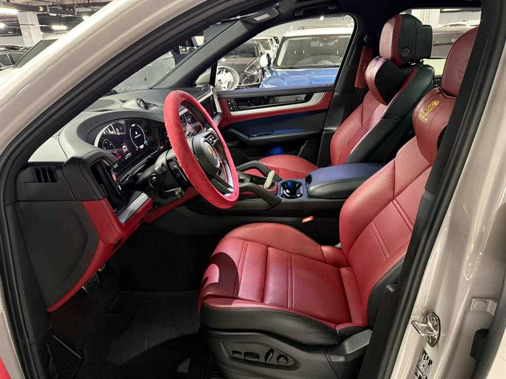 Porsche Cayenne — photo 10