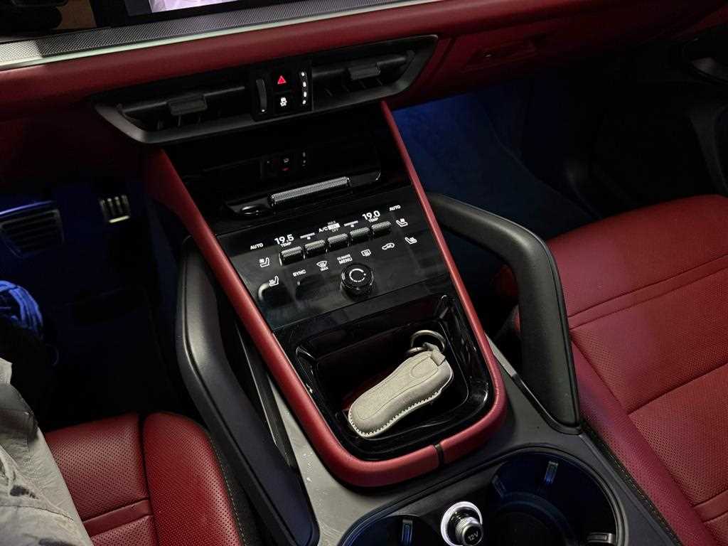 Porsche Cayenne — photo 15