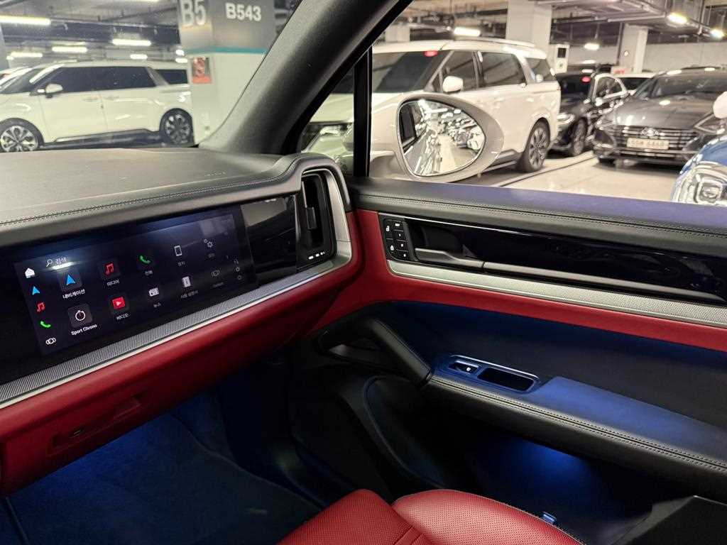 Porsche Cayenne — photo 17