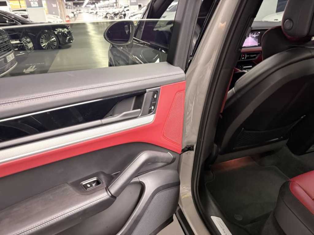 Porsche Cayenne — photo 18