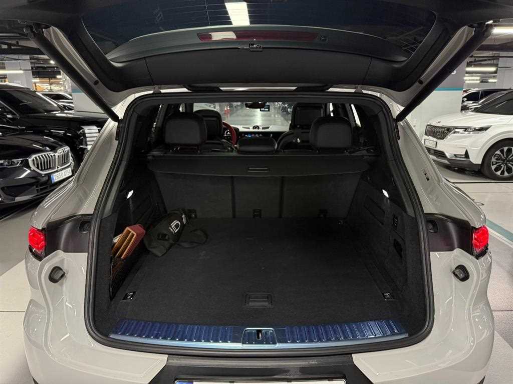 Porsche Cayenne — photo 19