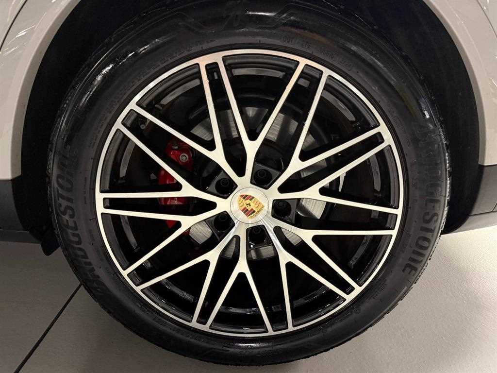 Porsche Cayenne — photo 20