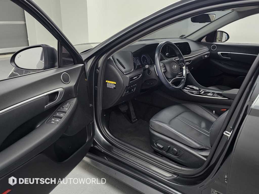 Hyundai Sonata — photo 11