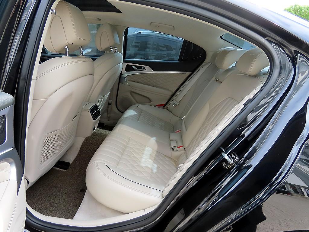Genesis G70 — photo 06