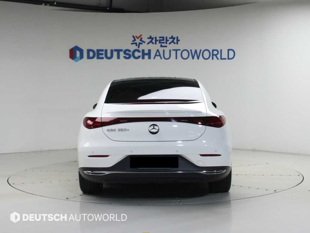 Mercedes-Benz EQE — photo 04