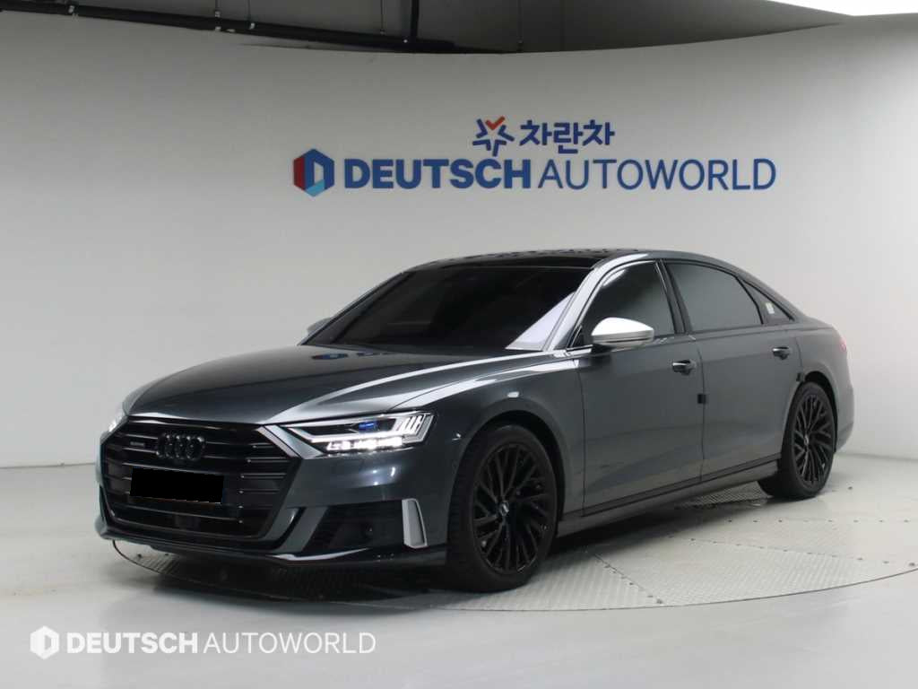 Audi A8 — photo 01