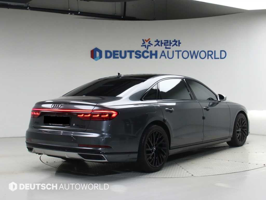 Audi A8 — photo 02