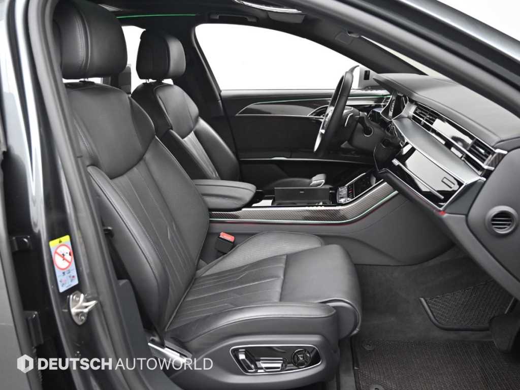 Audi A8 — photo 10
