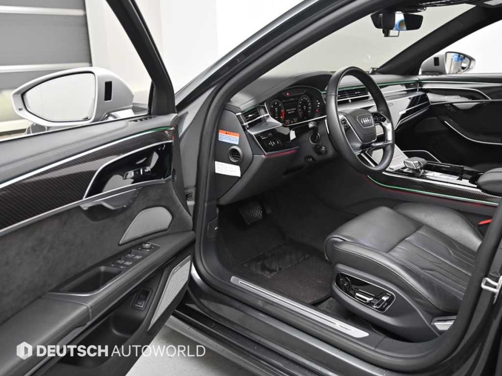 Audi A8 — photo 11