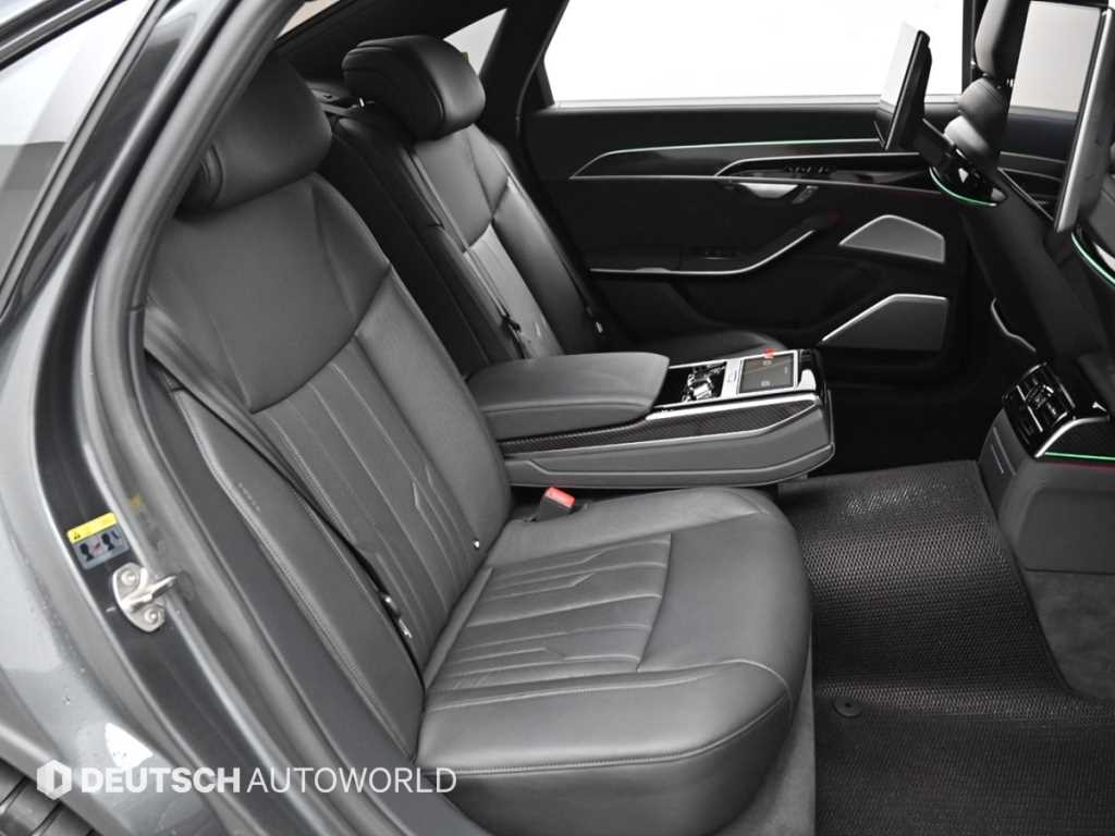 Audi A8 — photo 12