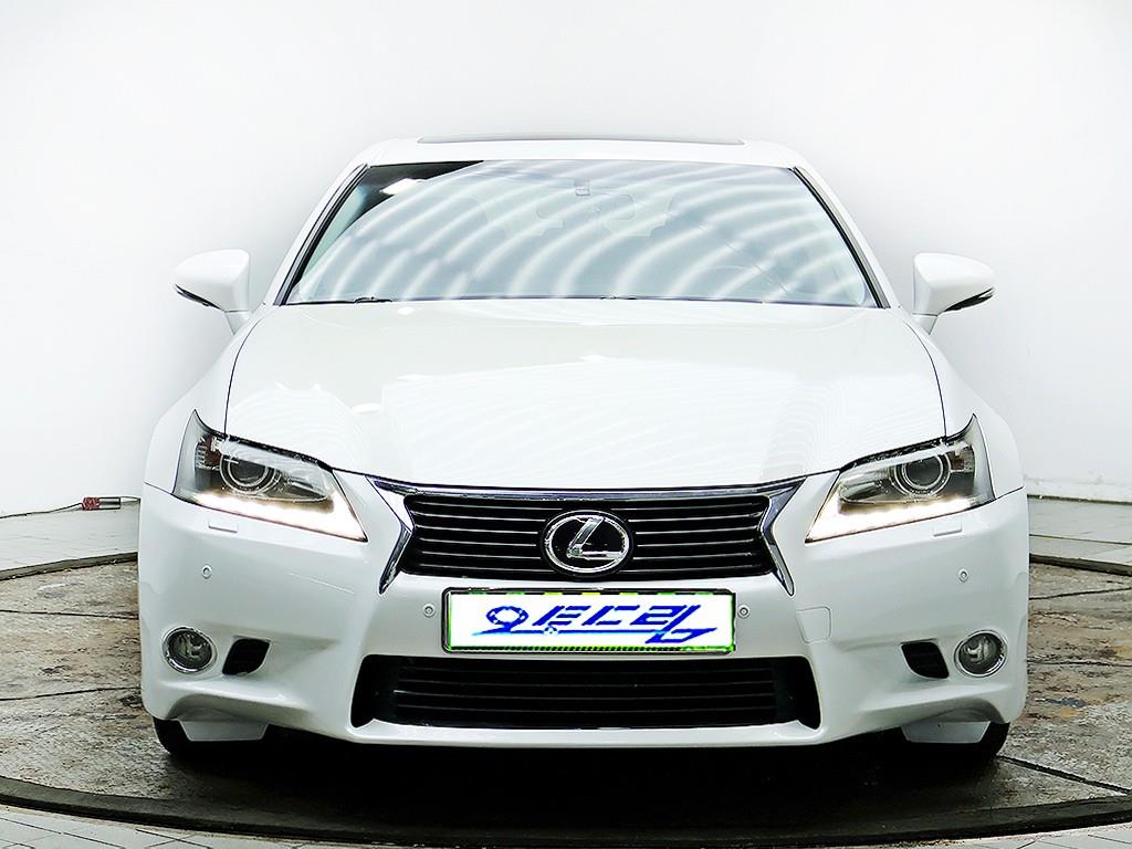 Lexus GS — photo 01