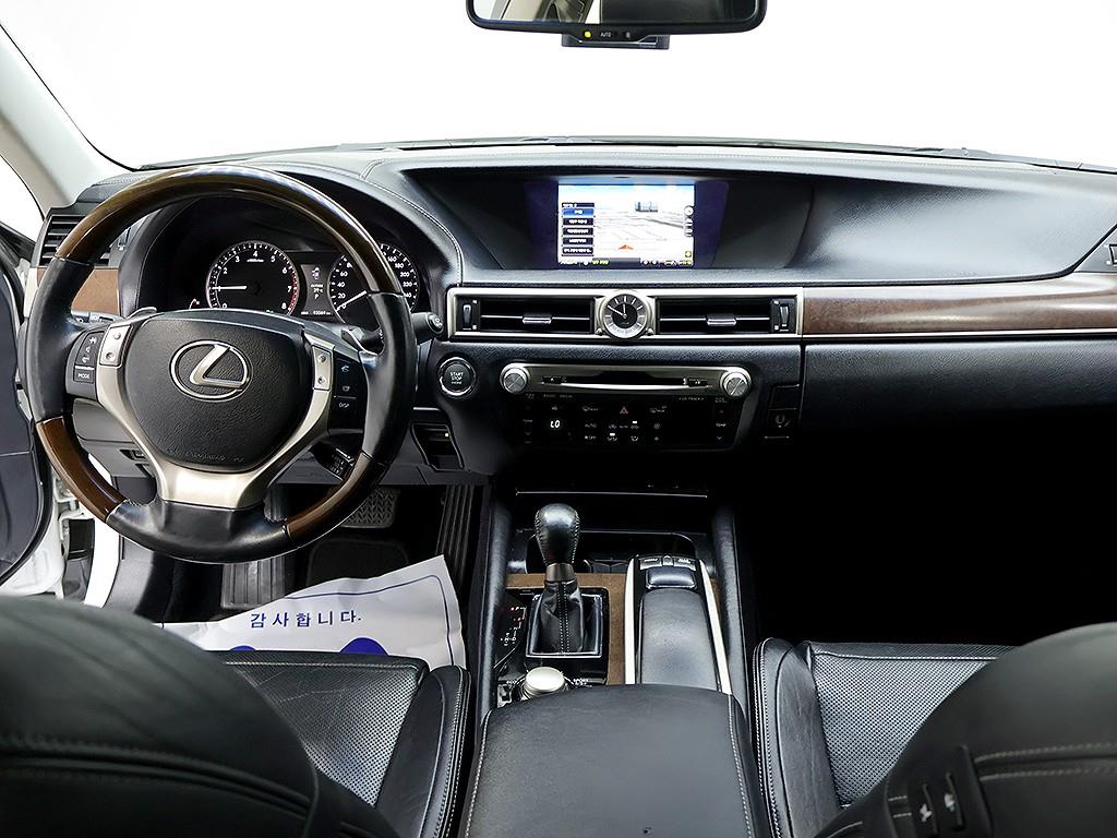 Lexus GS — photo 05