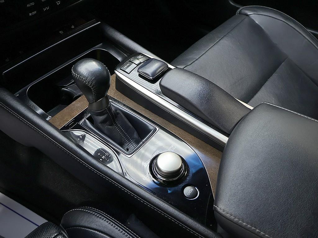 Lexus GS — photo 10