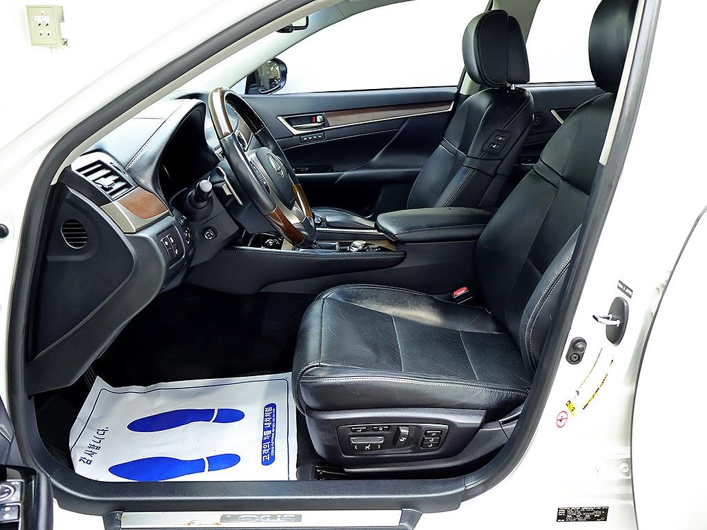 Lexus GS — photo 11