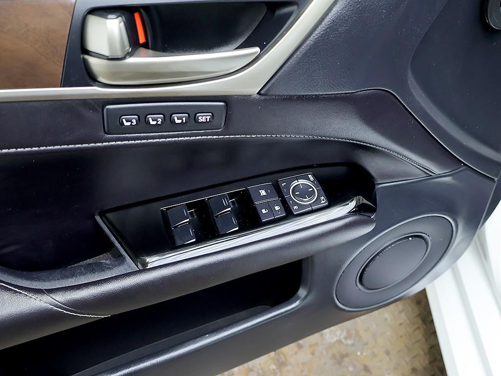 Lexus GS — photo 13