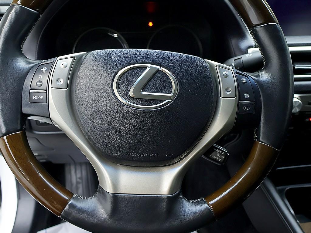 Lexus GS — photo 15
