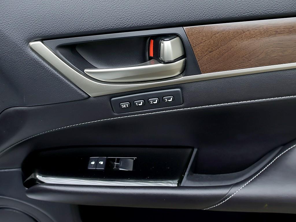 Lexus GS — photo 16