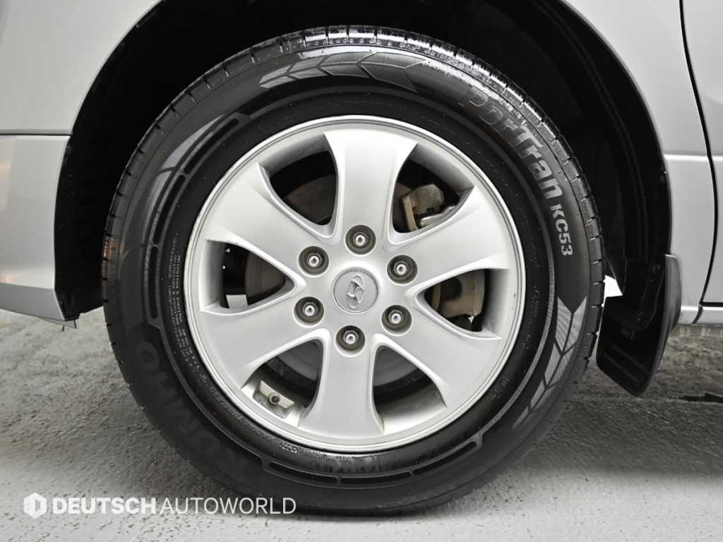 Hyundai Starex — photo 05