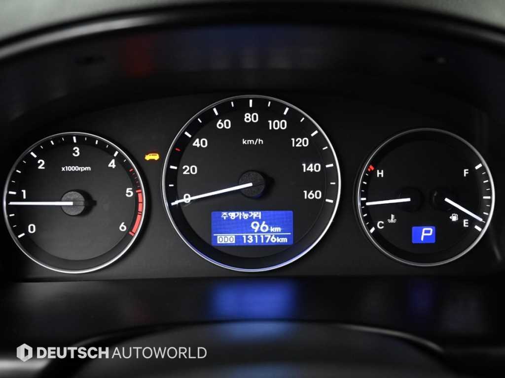 Hyundai Starex — photo 08