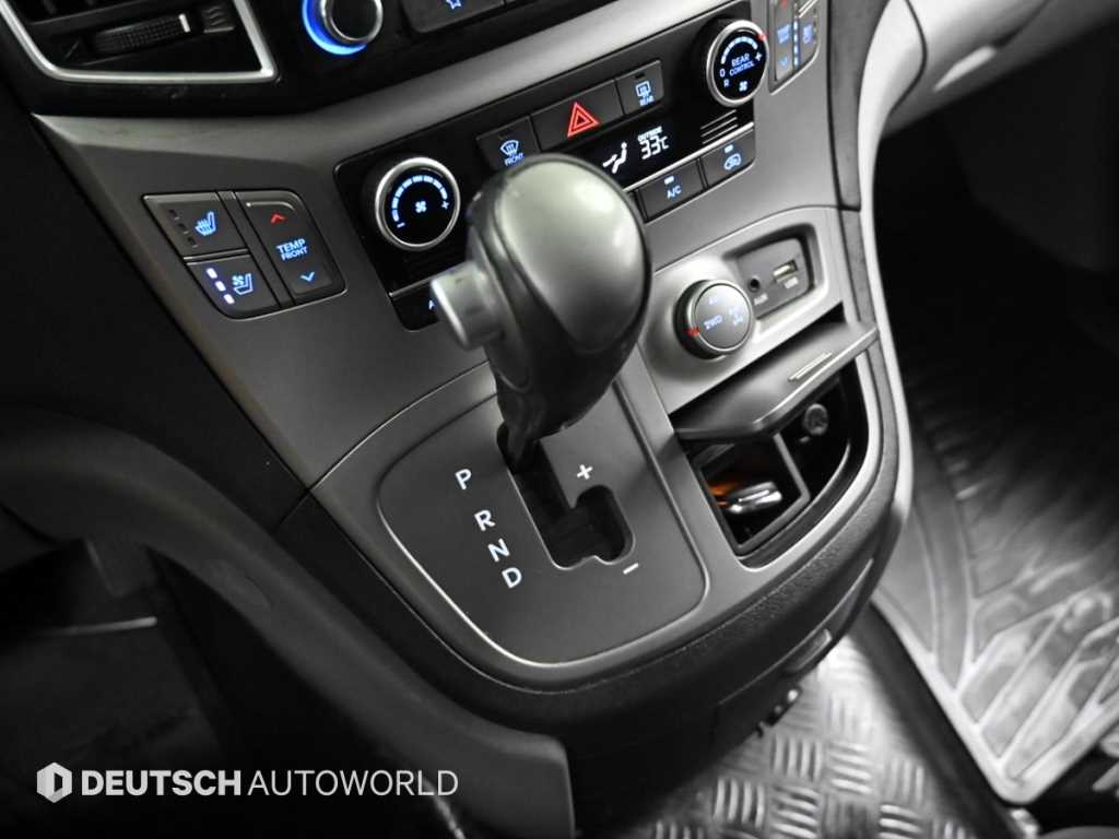 Hyundai Starex — photo 09