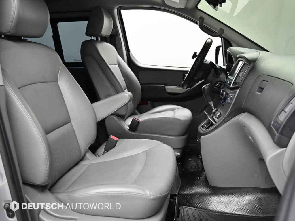 Hyundai Starex — photo 10