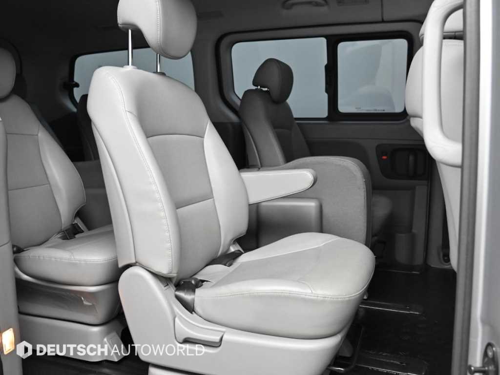 Hyundai Starex — photo 12